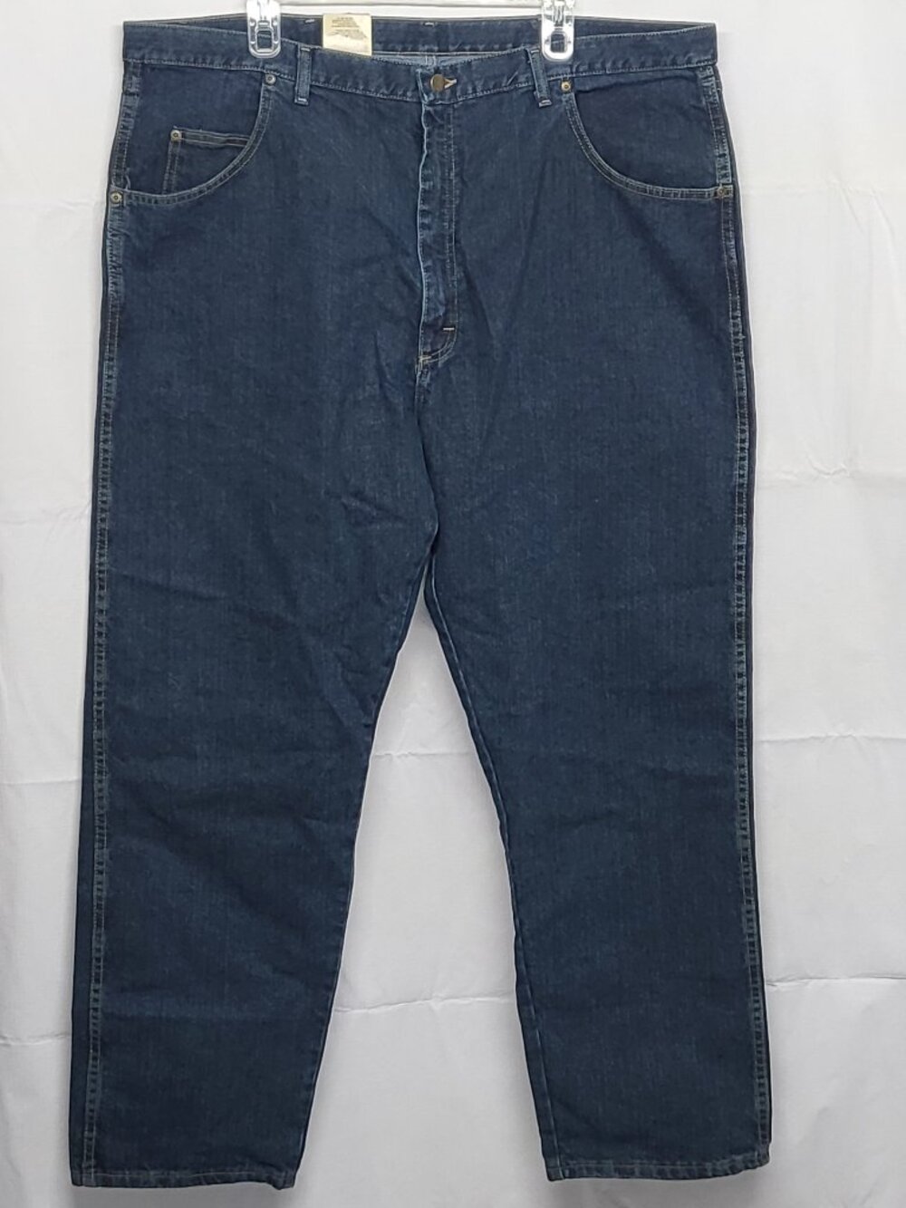 Wrangler Rugged Wear Jeans Relaxed Fit Mens 44 X 30 Straight Leg Denim Pants NWT